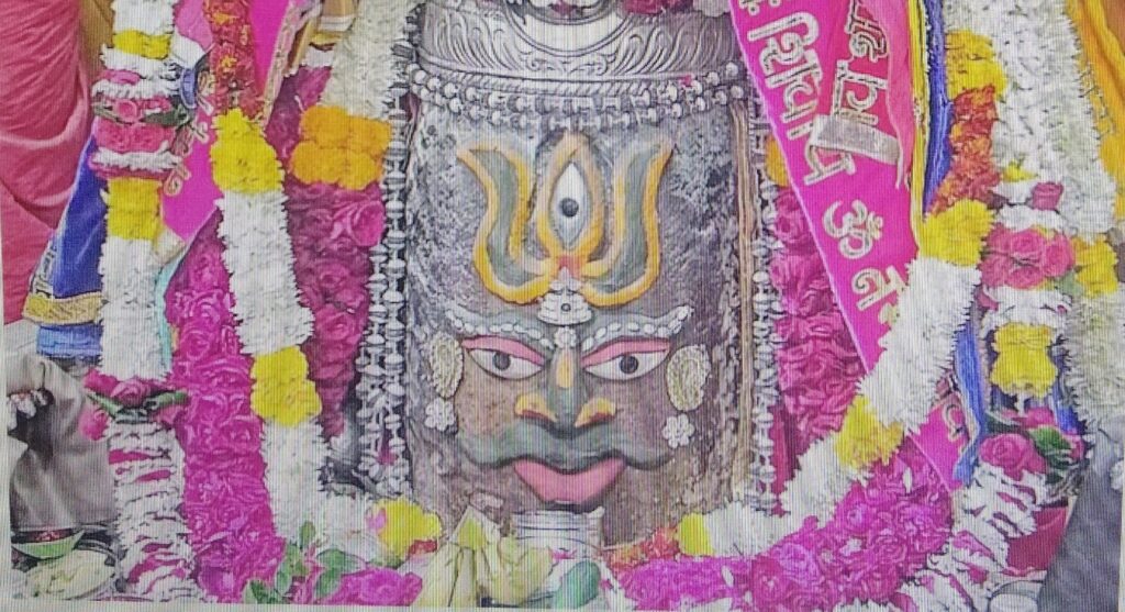 Ujjain News: भस्म आरती में सूर्य, चंद्र और त्रिपुंड लगाकर सजे बाबा महाकाल, मंदिर में हरि कीर्तन प्रारंभ