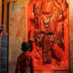 उज्जैन में खड़े हनुमान जी को हटाने की कोशिश नाकाम: भारी मशीनें भी नहीं हिला सकीं प्रतिमा,