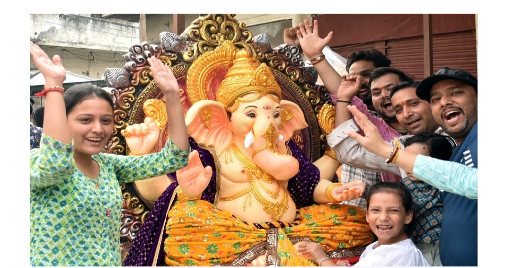गणेश चतुर्थी: नगर भ्रमण पर निकले गजानन, बप्पा की भक्ति में झूमा शहर, मंदिरों से निकाली गईं शोभायात्राएं